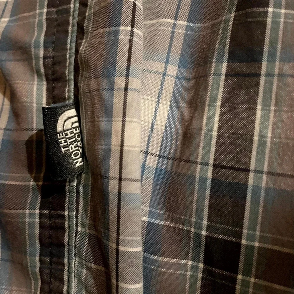 2-The North Face Plaid Short Sleeve Shirt‎ Gray Black Size M